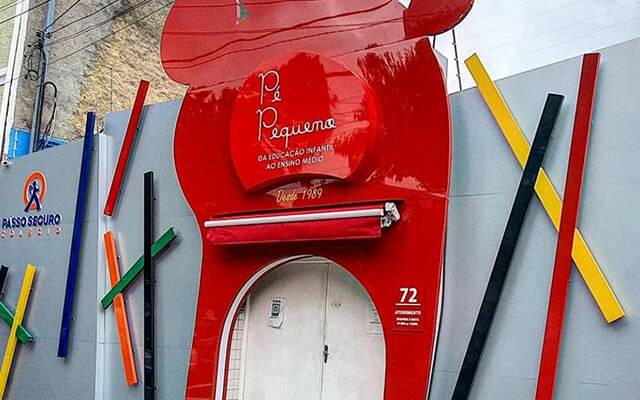 Fachada ACM Pé Pequeno Escola